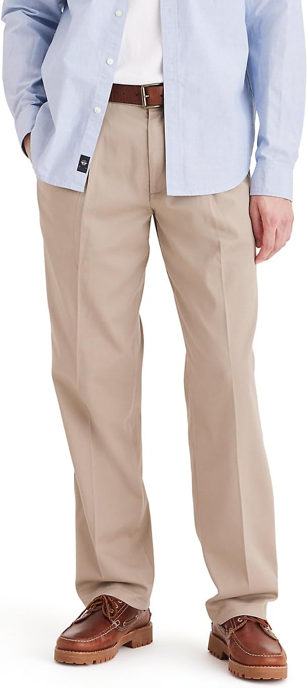 Men's easy khaki pants, classic fit, pleated.
